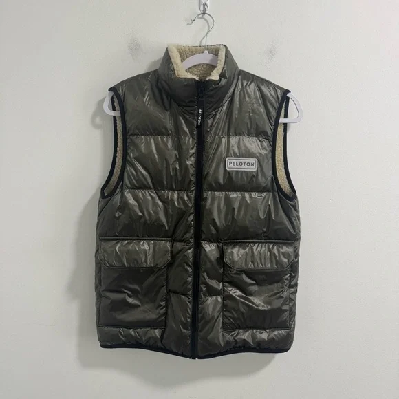 Peloton Cozy Fleece Reversible Vest Olive Green Cream Size XS - Picture 3 of 13